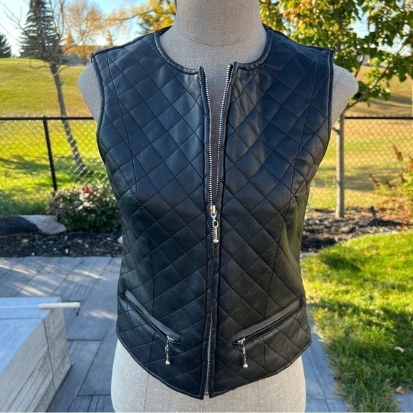Vintage Black Vegan Faux Leather Quilted Vest Size Small - Picture 8 of 10